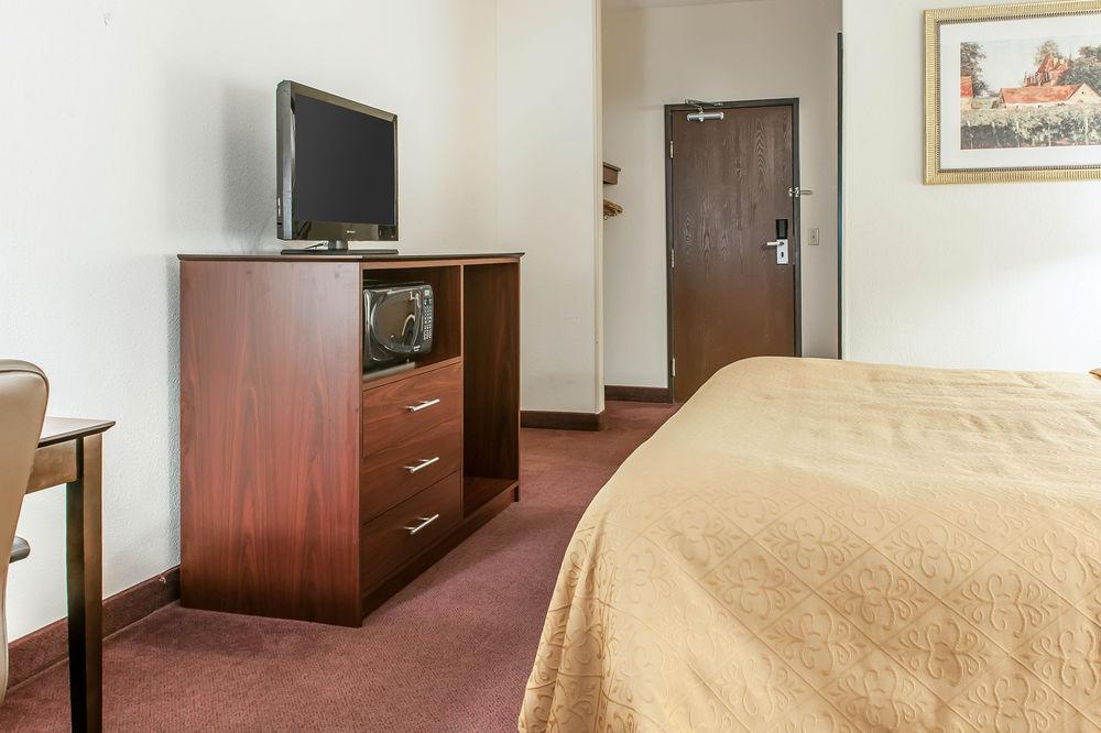 Quality Inn & Suites Дэнвилл Экстерьер фото