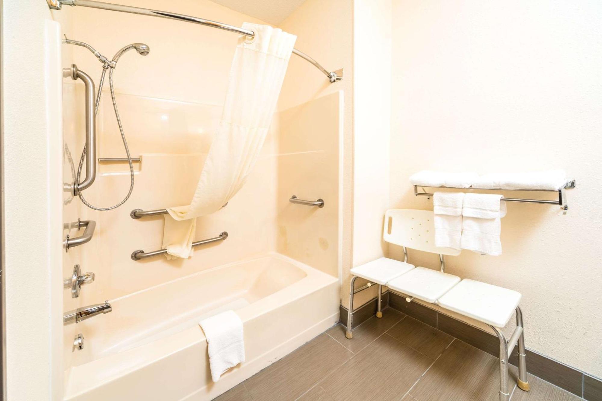 Quality Inn & Suites Дэнвилл Экстерьер фото